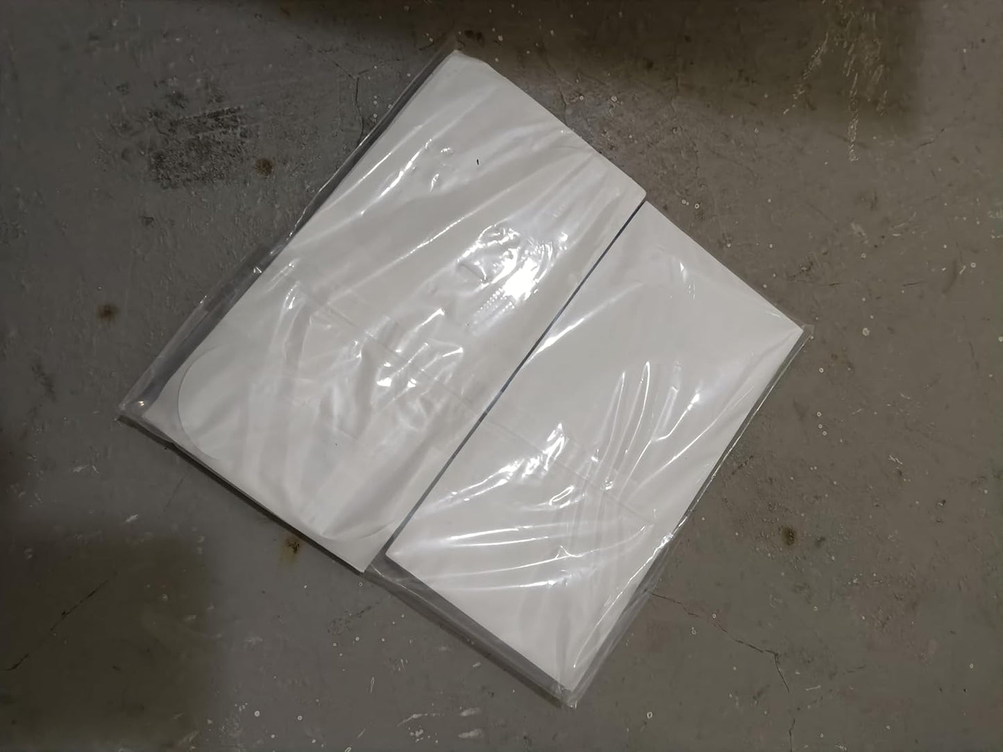 Felt Furniture Pads -32 Pcs Furniture Pads Hardwoods Floors Self Adhesive, Cuttable Felt Chair Pads, anti Scratch Floor Protectors for Furniture Feet Chair Legs, Furniture Felt Pads