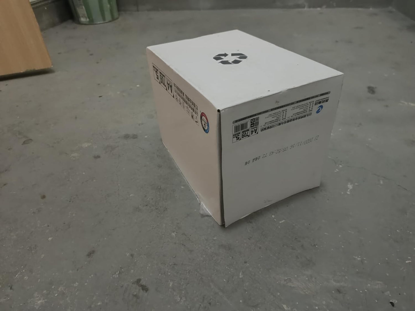 Felt Furniture Pads -32 Pcs Furniture Pads Hardwoods Floors Self Adhesive, Cuttable Felt Chair Pads, anti Scratch Floor Protectors for Furniture Feet Chair Legs, Furniture Felt Pads