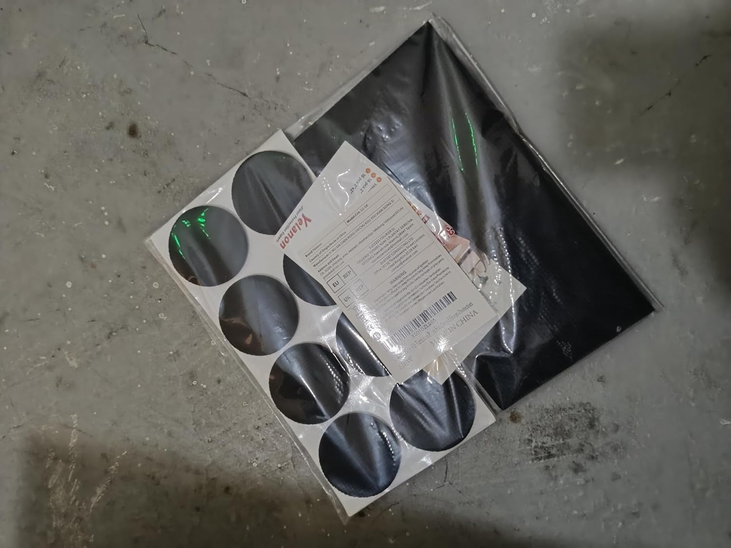 Felt Furniture Pads -32 Pcs Furniture Pads Hardwoods Floors Self Adhesive, Cuttable Felt Chair Pads, anti Scratch Floor Protectors for Furniture Feet Chair Legs, Furniture Felt Pads